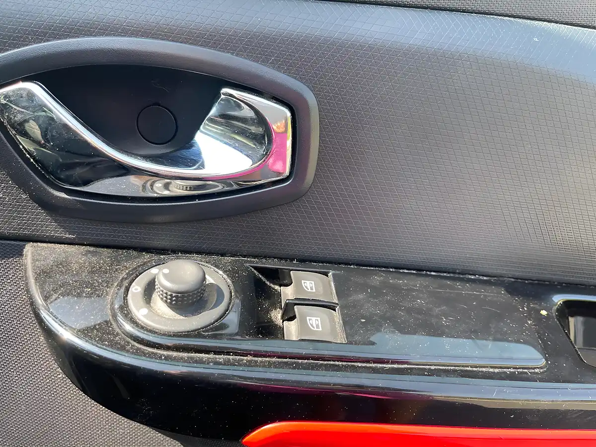 Used 2013 Renault Clio Dynamique Medianav Black - Interior and Exterior details 14