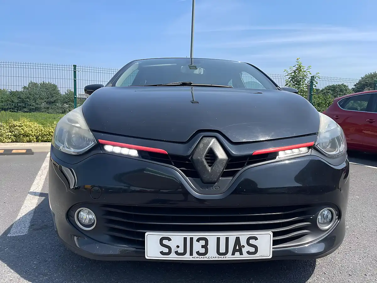 Used 2013 Renault Clio Dynamique Medianav Black - Interior and Exterior details 5