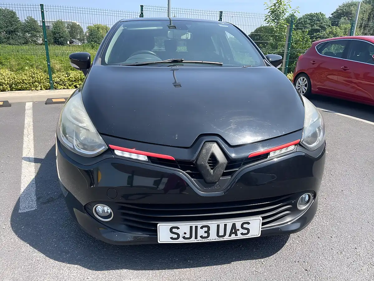 Used 2013 Renault Clio Dynamique Medianav Black - Interior and Exterior details 6