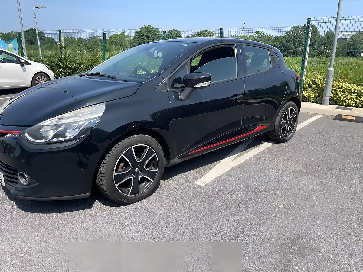 Used 2013 Renault Clio Dynamique Medianav Black - Interior and Exterior details 7