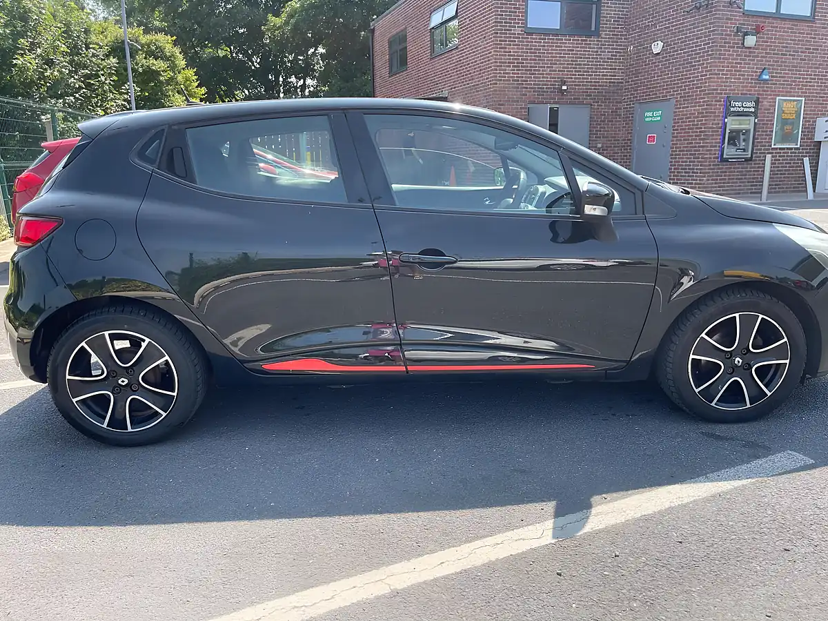 Used 2013 Renault Clio Dynamique Medianav Black - Interior and Exterior details 8