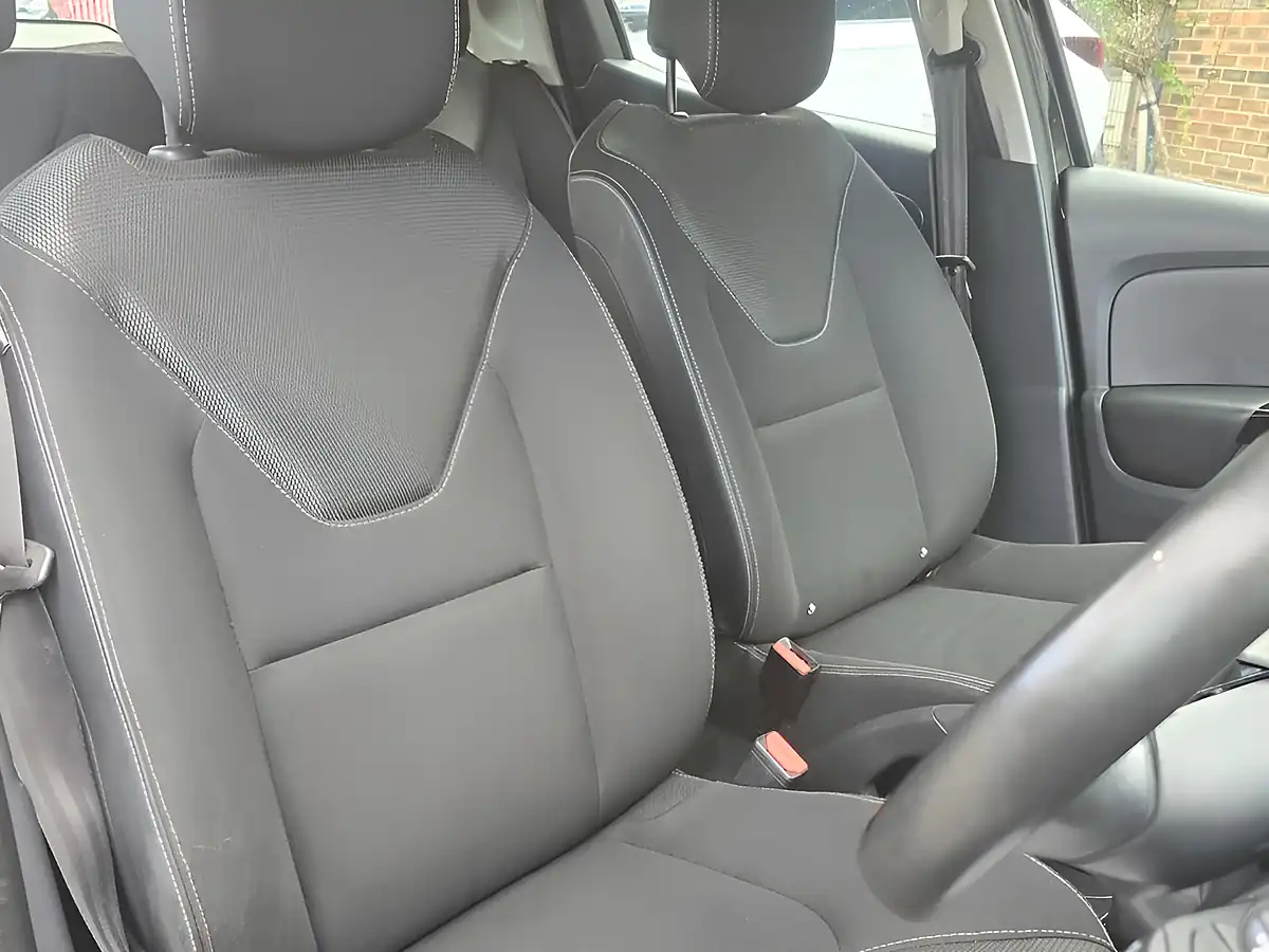 Used 2013 Renault Clio Dynamique Medianav Black - Interior and Exterior details 10