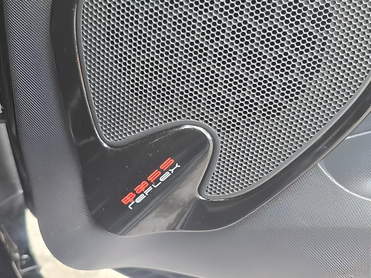 Used 2013 Renault Clio Dynamique Medianav Black - Interior and Exterior details 11