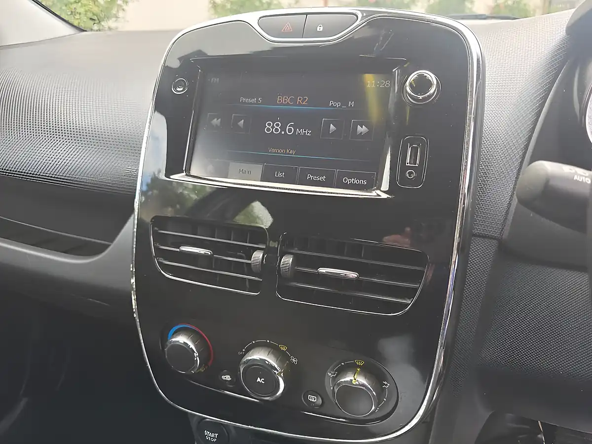 Used 2013 Renault Clio Dynamique Medianav Black - Interior and Exterior details 12