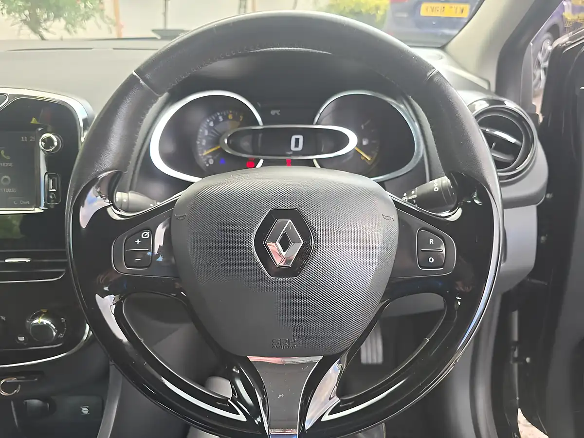 Used 2013 Renault Clio Dynamique Medianav Black - Interior and Exterior details 16