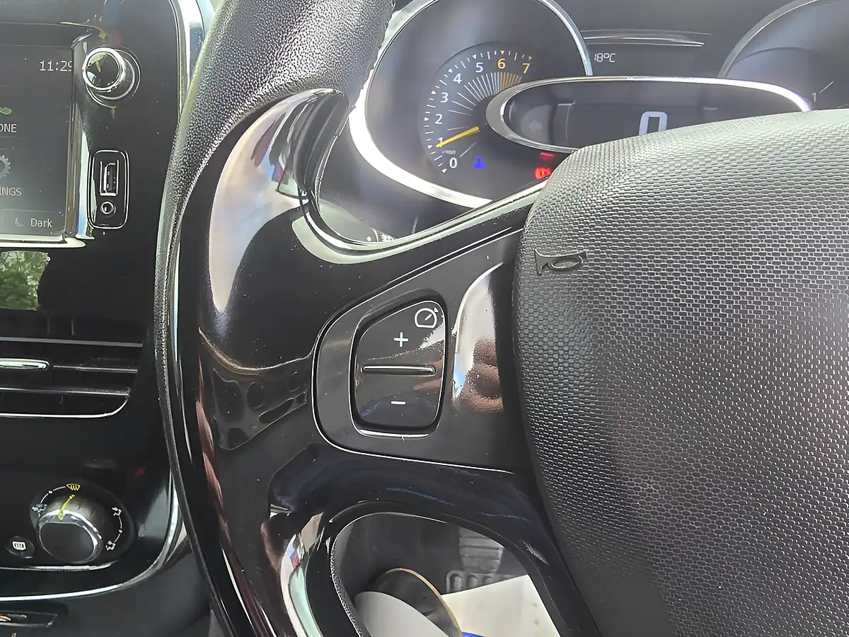 Used 2013 Renault Clio Dynamique Medianav Black - Interior and Exterior details 17
