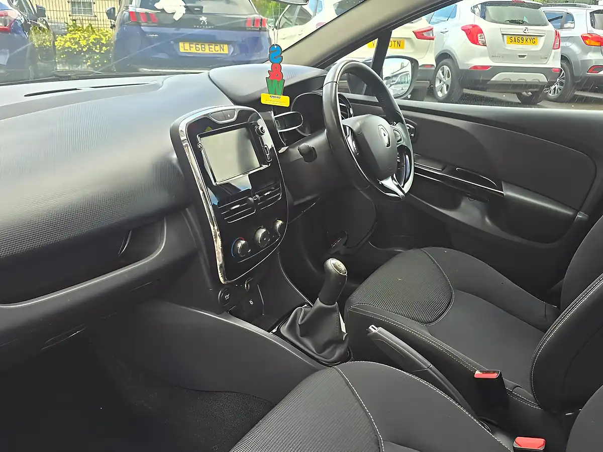 Used 2013 Renault Clio Dynamique Medianav Black - Interior and Exterior details 6
