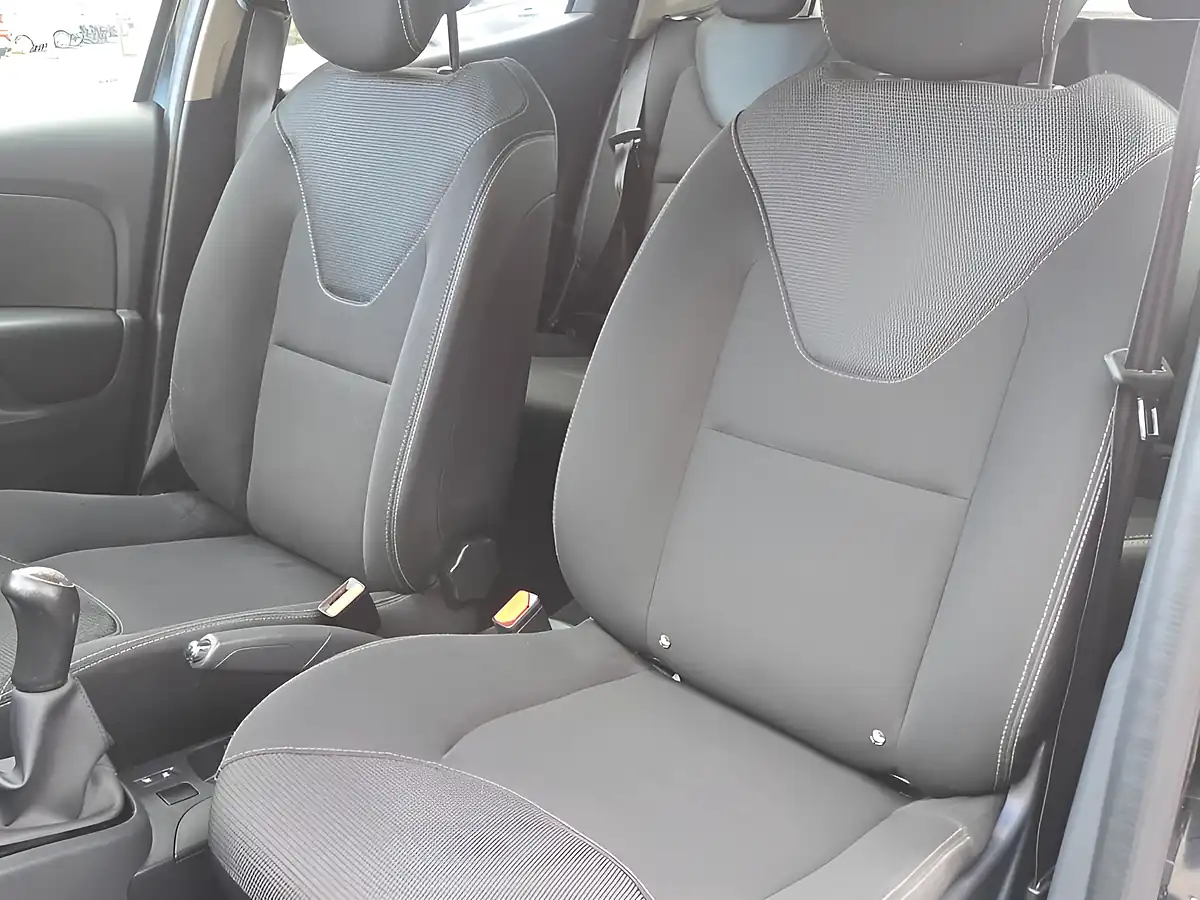Used 2013 Renault Clio Dynamique Medianav Black - Interior and Exterior details 7