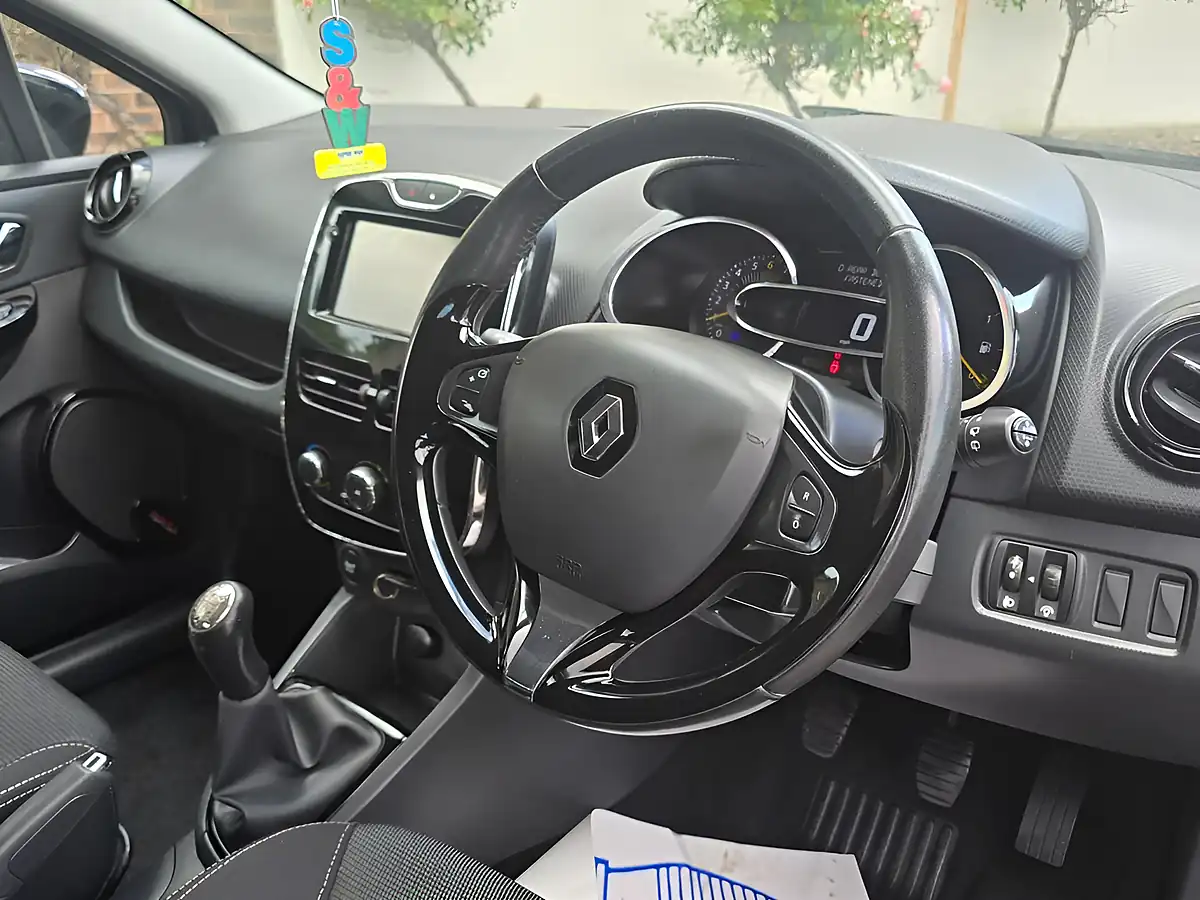Used 2013 Renault Clio Dynamique Medianav Black - Interior and Exterior details 9
