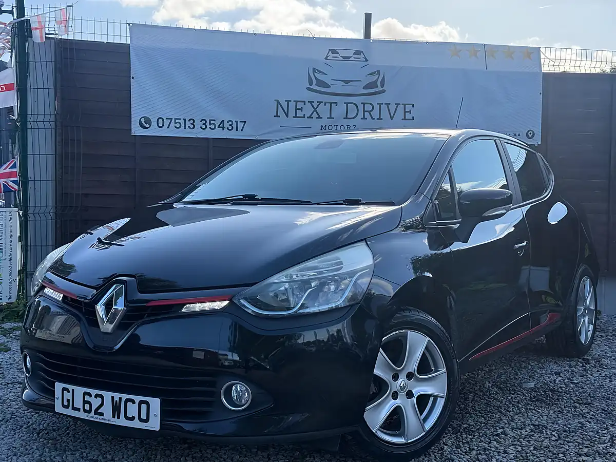 Used 2013 Renault Clio Dynamique Medianav Black - Interior and Exterior details 2