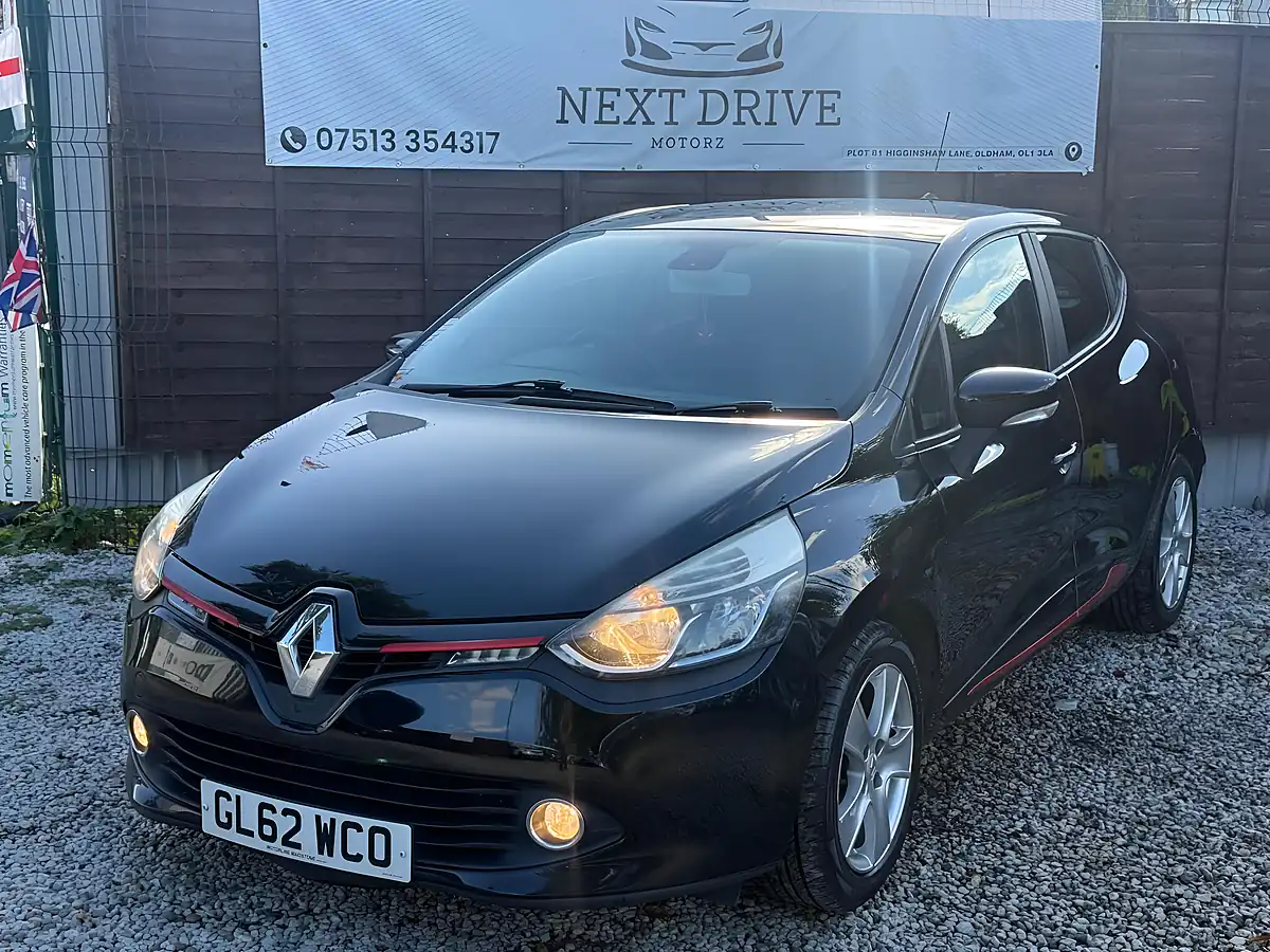 Used 2013 Renault Clio Dynamique Medianav Black - Interior and Exterior details 3