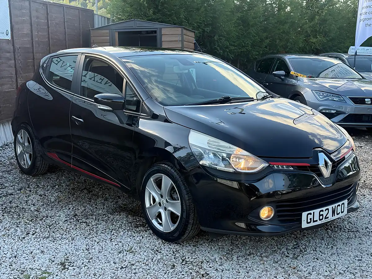 Used 2013 Renault Clio Dynamique Medianav Black - Interior and Exterior details 5