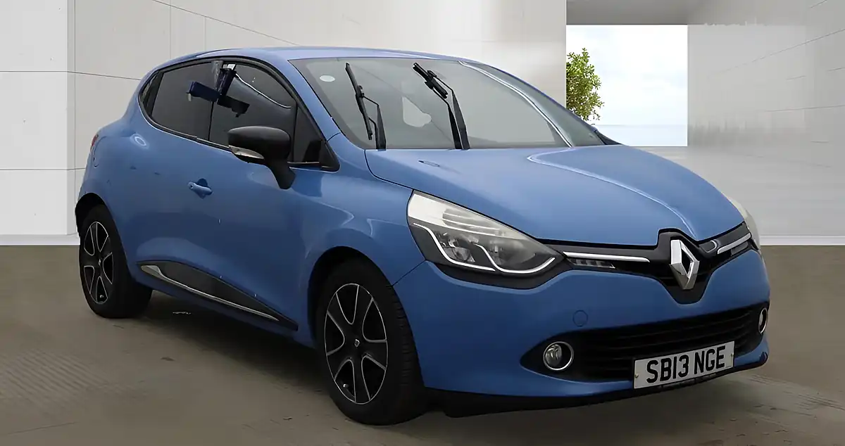 Used 2013 Renault Clio Dynamique Medianav Blue - Front View