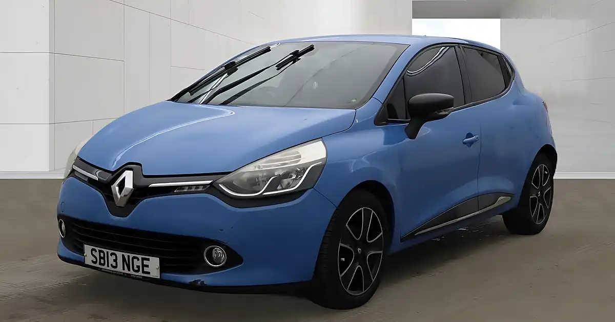 Used 2013 Renault Clio Dynamique Medianav Blue - Interior and Exterior details 2