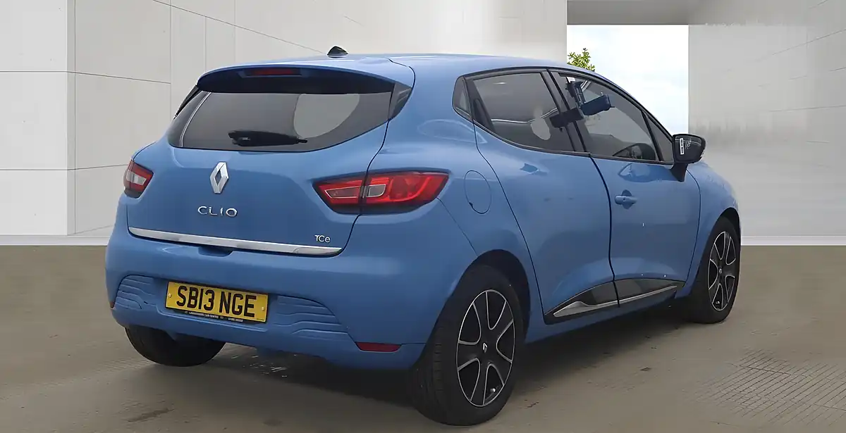 Used 2013 Renault Clio Dynamique Medianav Blue - Interior and Exterior details 4