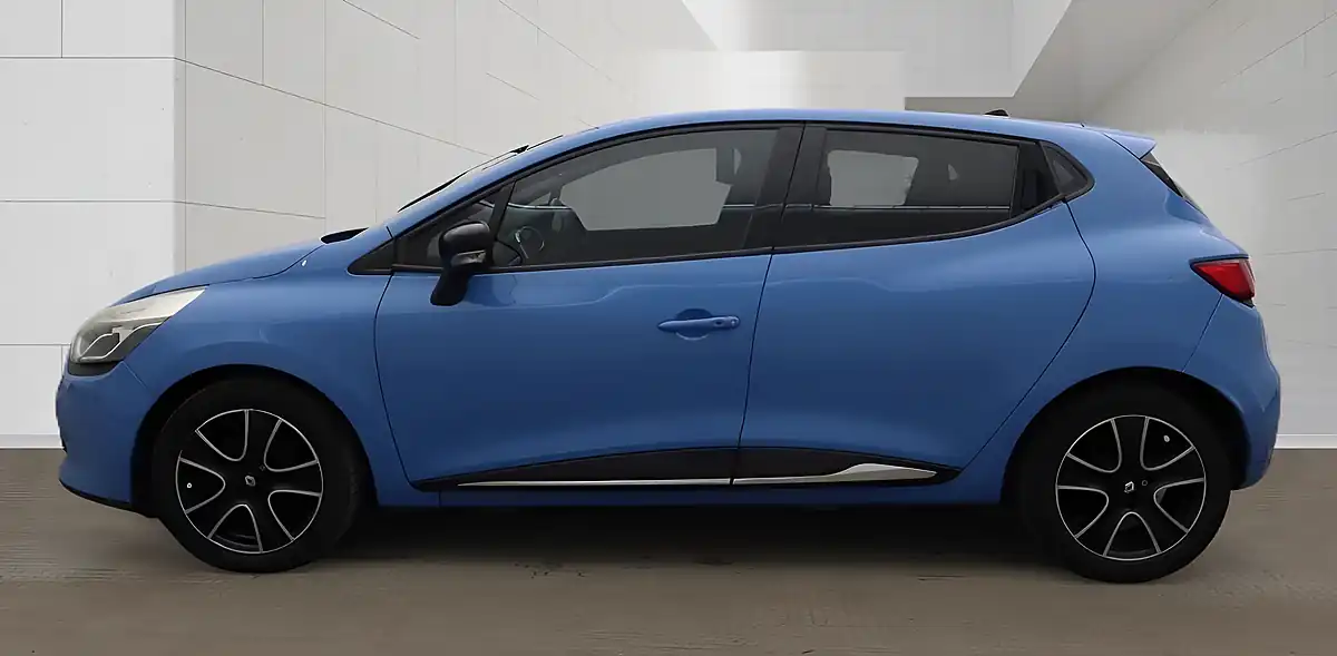 Used 2013 Renault Clio Dynamique Medianav Blue - Interior and Exterior details 6