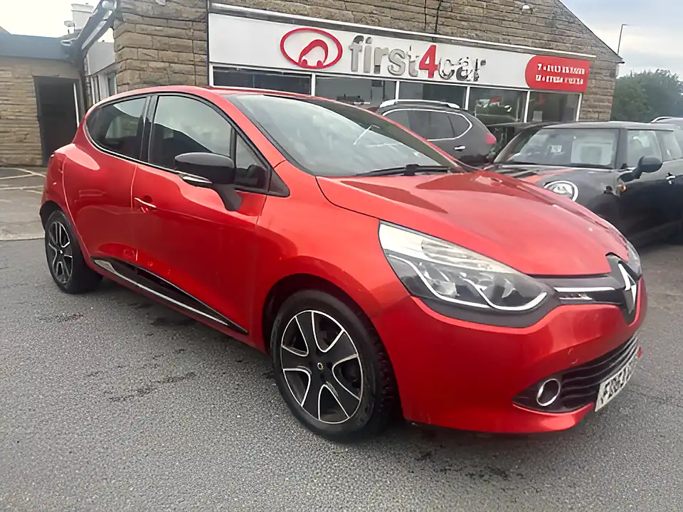 Used 2013 Renault Clio Dynamique Medianav Energy Red - Front View