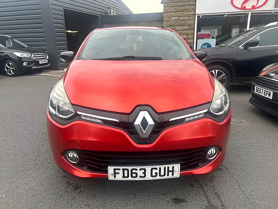 Used 2013 Renault Clio Dynamique Medianav Energy Red - Interior and Exterior details 2