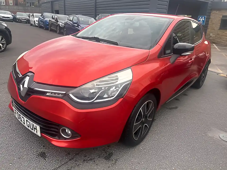 Used 2013 Renault Clio Dynamique Medianav Energy Red - Interior and Exterior details 3