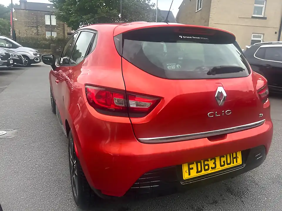 Used 2013 Renault Clio Dynamique Medianav Energy Red - Interior and Exterior details 4