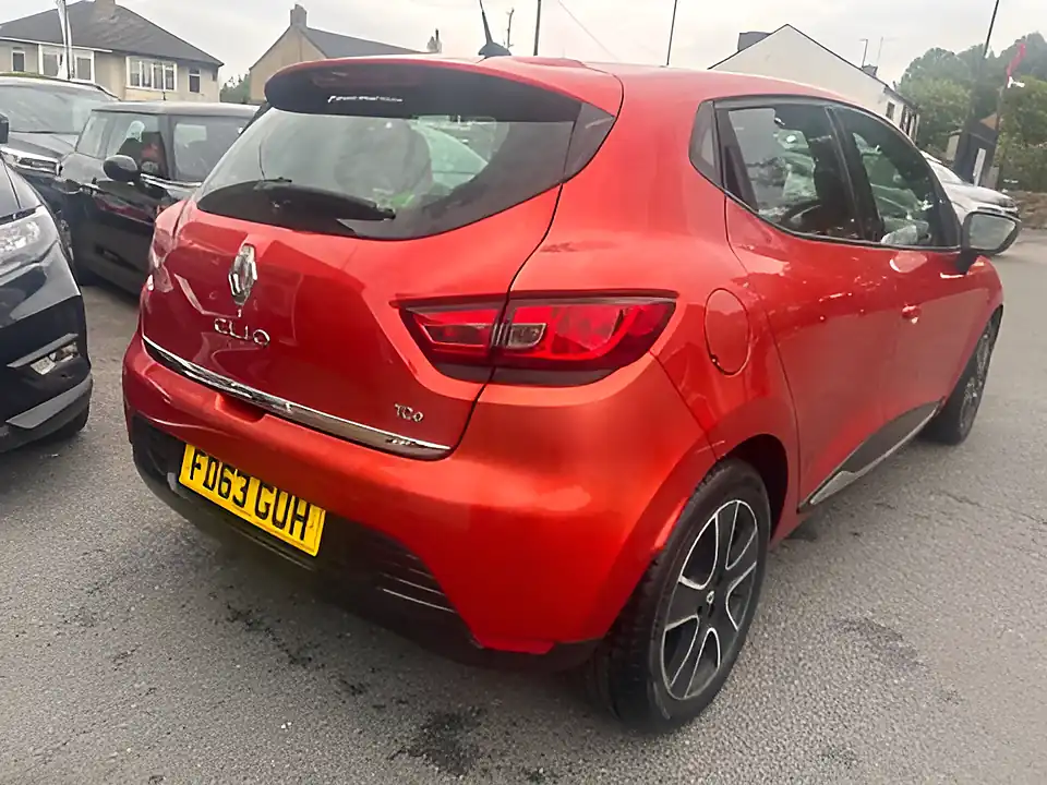 Used 2013 Renault Clio Dynamique Medianav Energy Red - Interior and Exterior details 6
