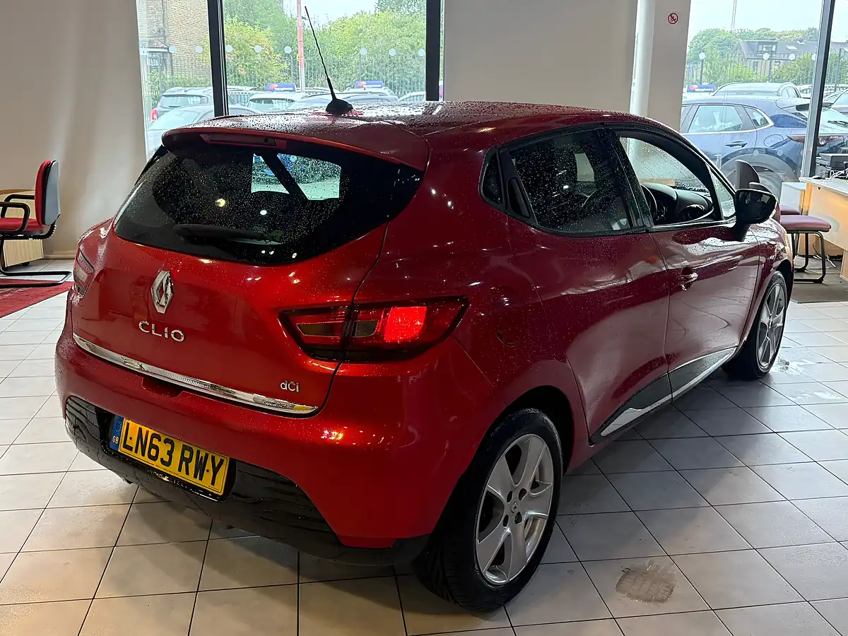 Used 2013 Renault Clio Dynamique Medianav Red - Interior and Exterior details 11
