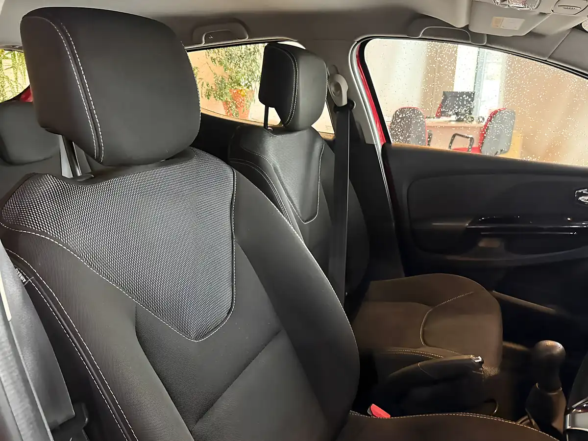Used 2013 Renault Clio Dynamique Medianav Red - Interior and Exterior details 14