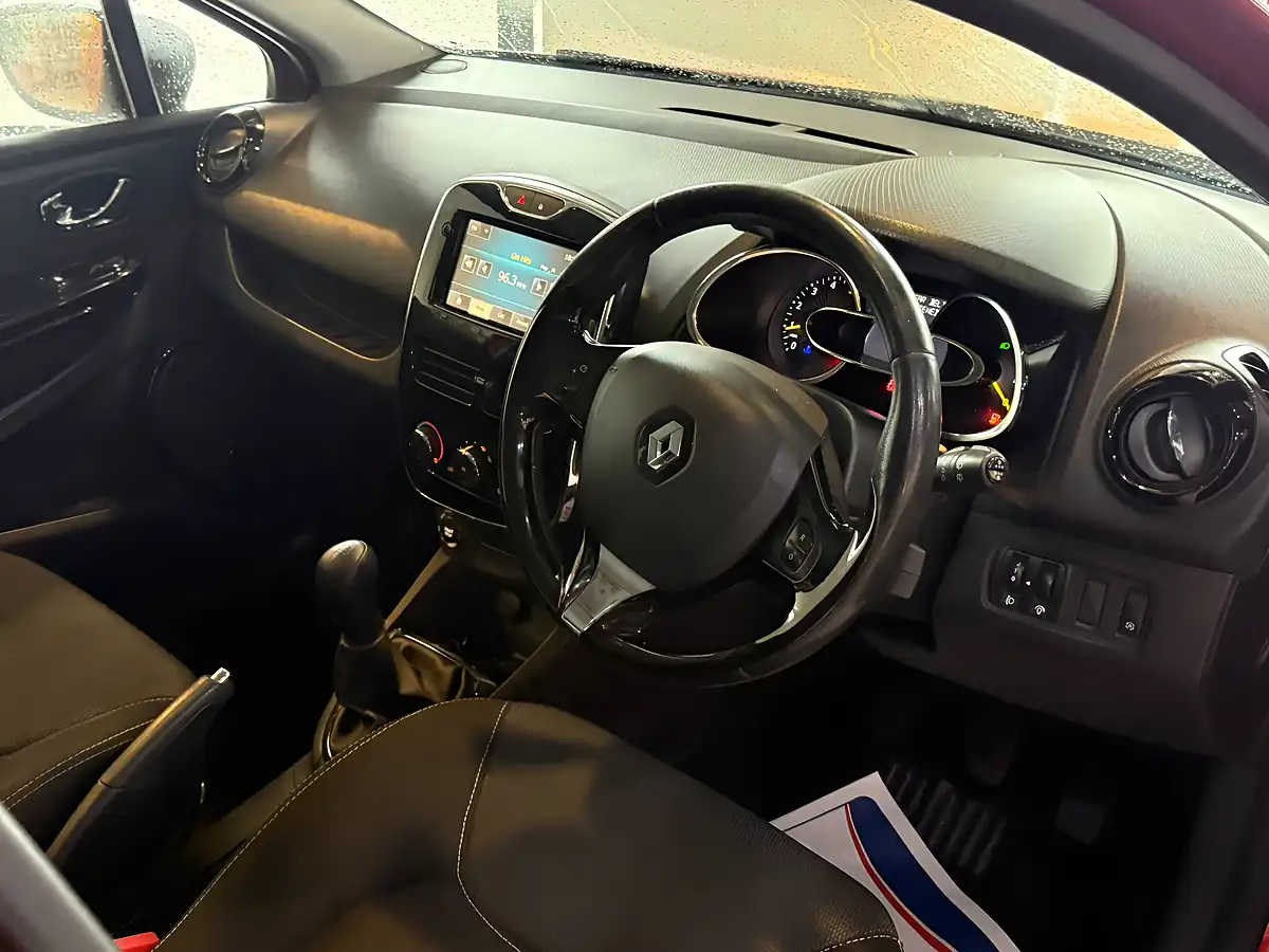 Used 2013 Renault Clio Dynamique Medianav Red - Interior and Exterior details 15