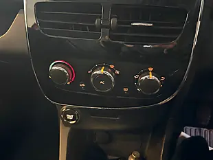 Used 2013 Renault Clio Dynamique Medianav Red - Interior and Exterior details 18