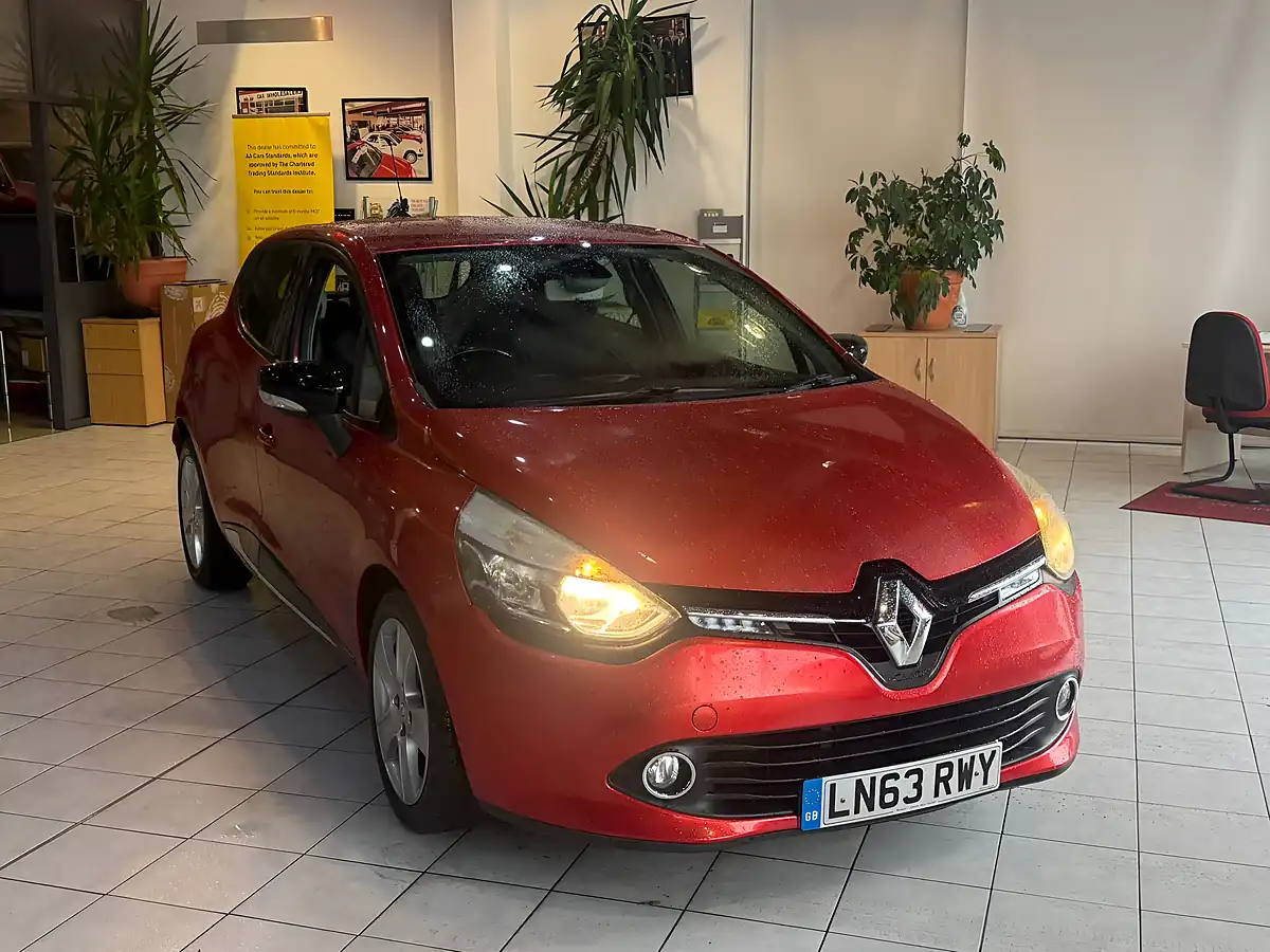 Used 2013 Renault Clio Dynamique Medianav Red - Interior and Exterior details 2