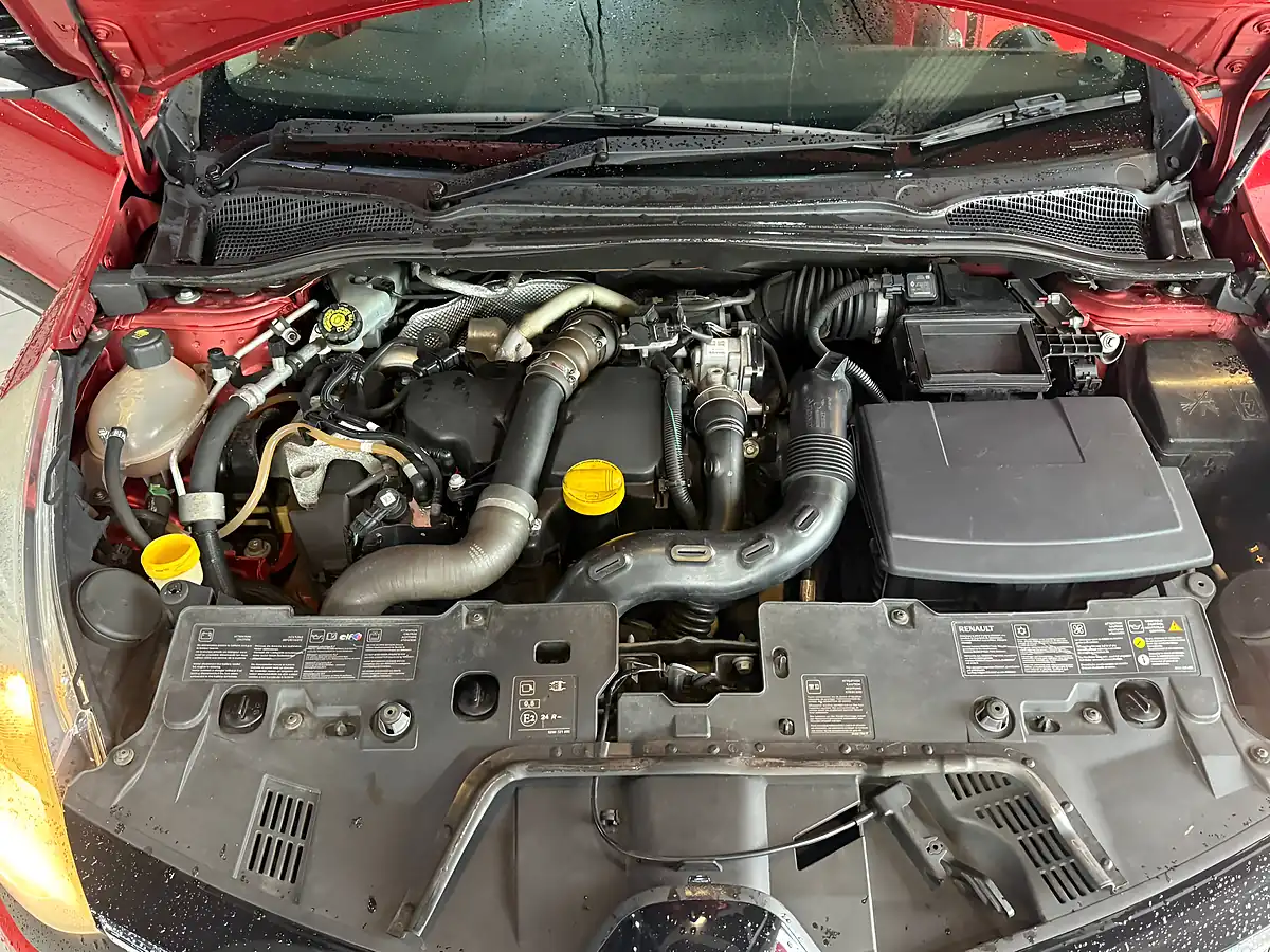 Used 2013 Renault Clio Dynamique Medianav Red - Interior and Exterior details 20