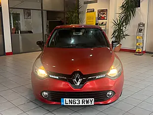 Used 2013 Renault Clio Dynamique Medianav Red - Interior and Exterior details 4