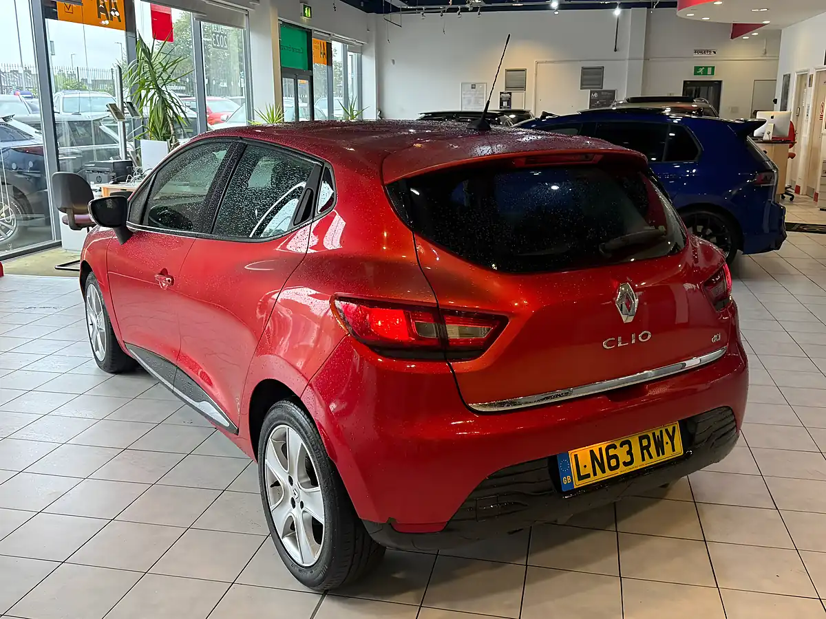 Used 2013 Renault Clio Dynamique Medianav Red - Interior and Exterior details 7