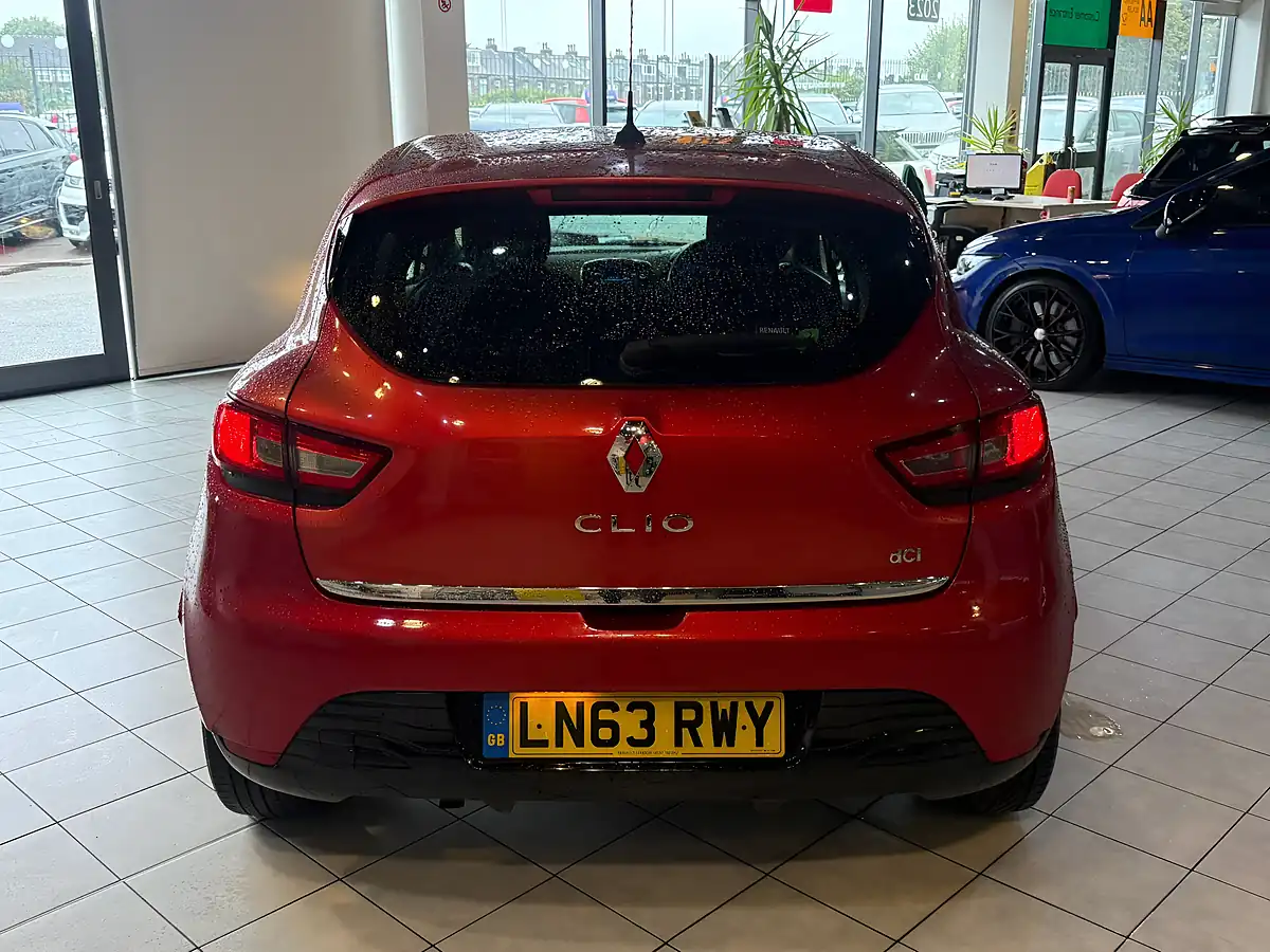 Used 2013 Renault Clio Dynamique Medianav Red - Interior and Exterior details 8