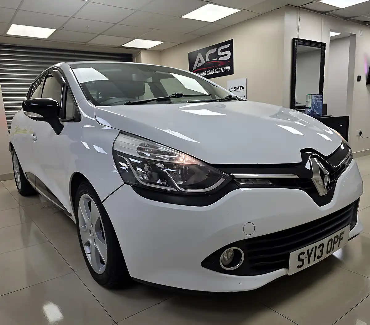 Used 2013 Renault Clio Dynamique Medianav White - Front View