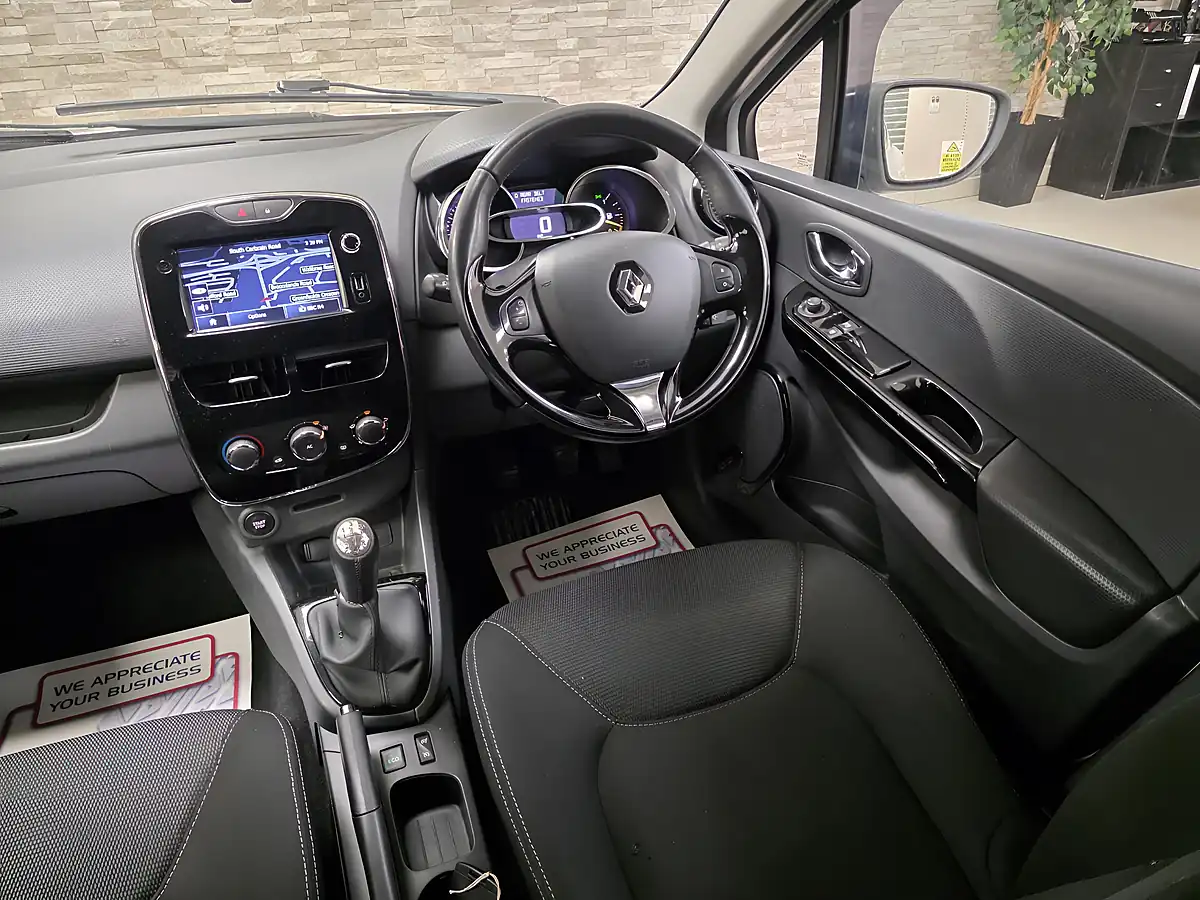 Used 2013 Renault Clio Dynamique Medianav White - Interior and Exterior details 10