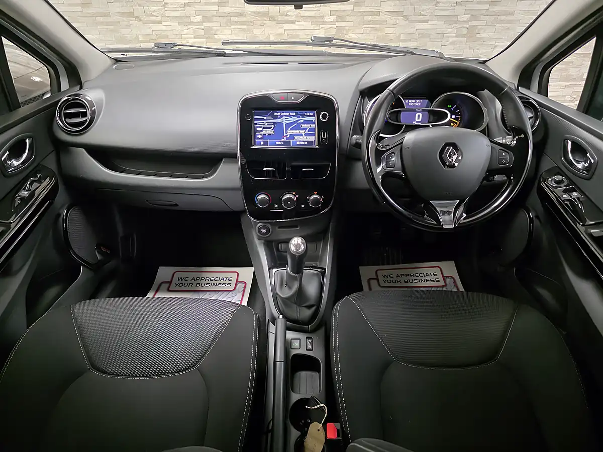 Used 2013 Renault Clio Dynamique Medianav White - Interior and Exterior details 11