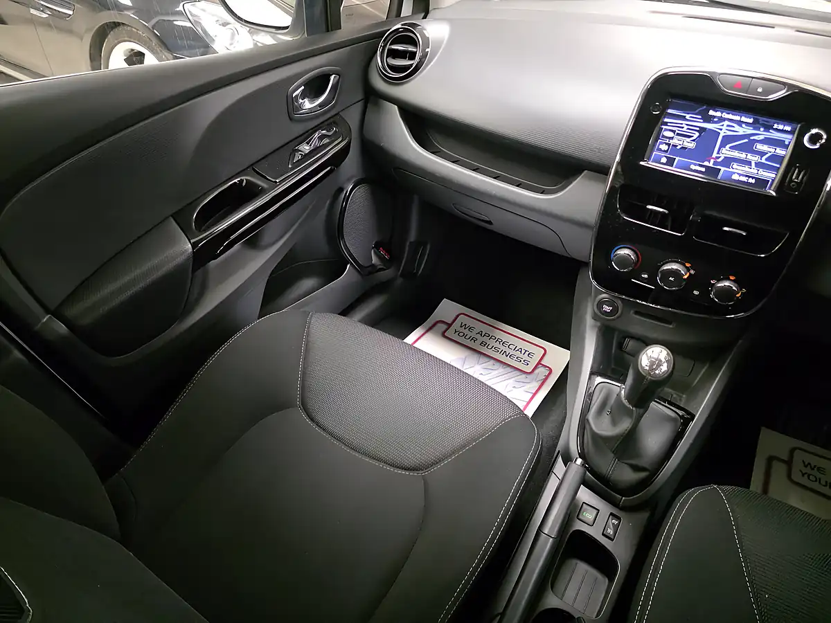 Used 2013 Renault Clio Dynamique Medianav White - Interior and Exterior details 12