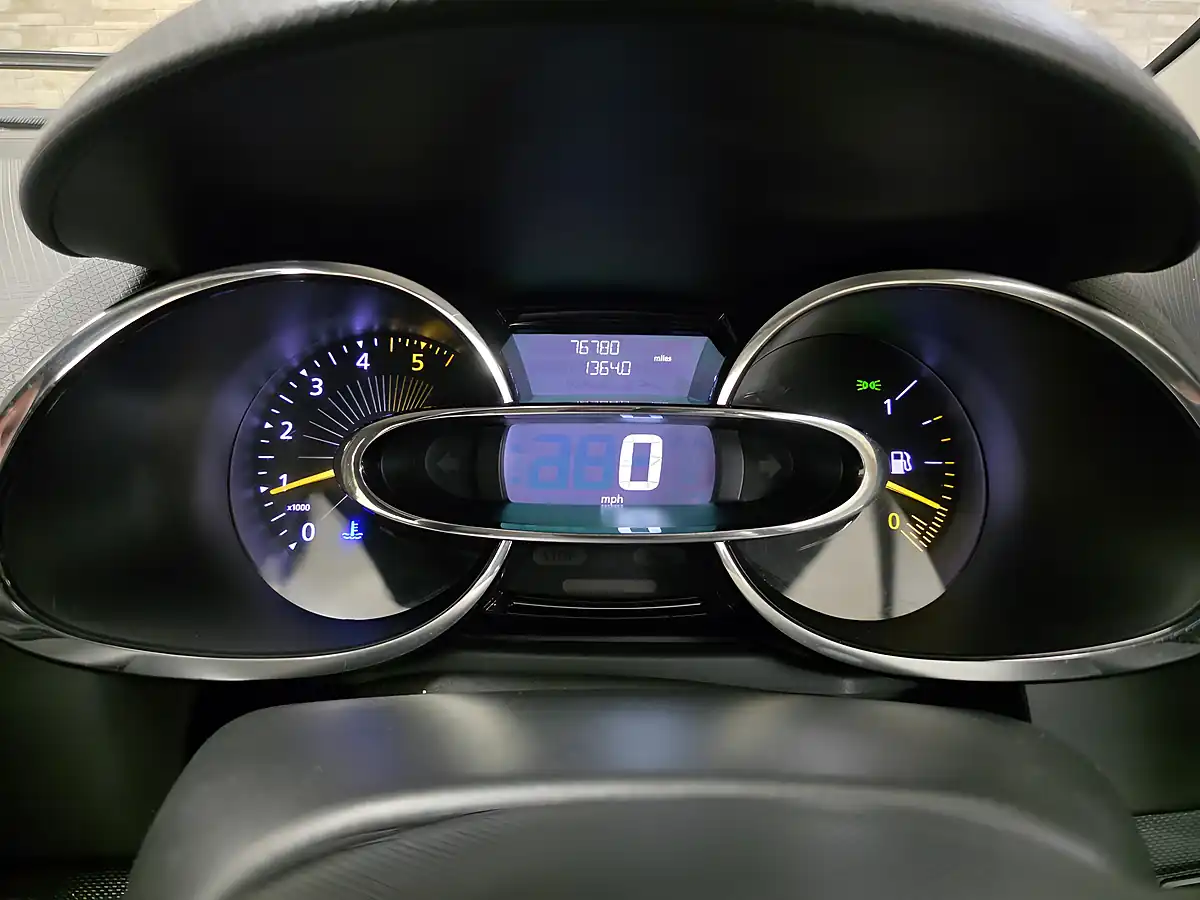 Used 2013 Renault Clio Dynamique Medianav White - Interior and Exterior details 16