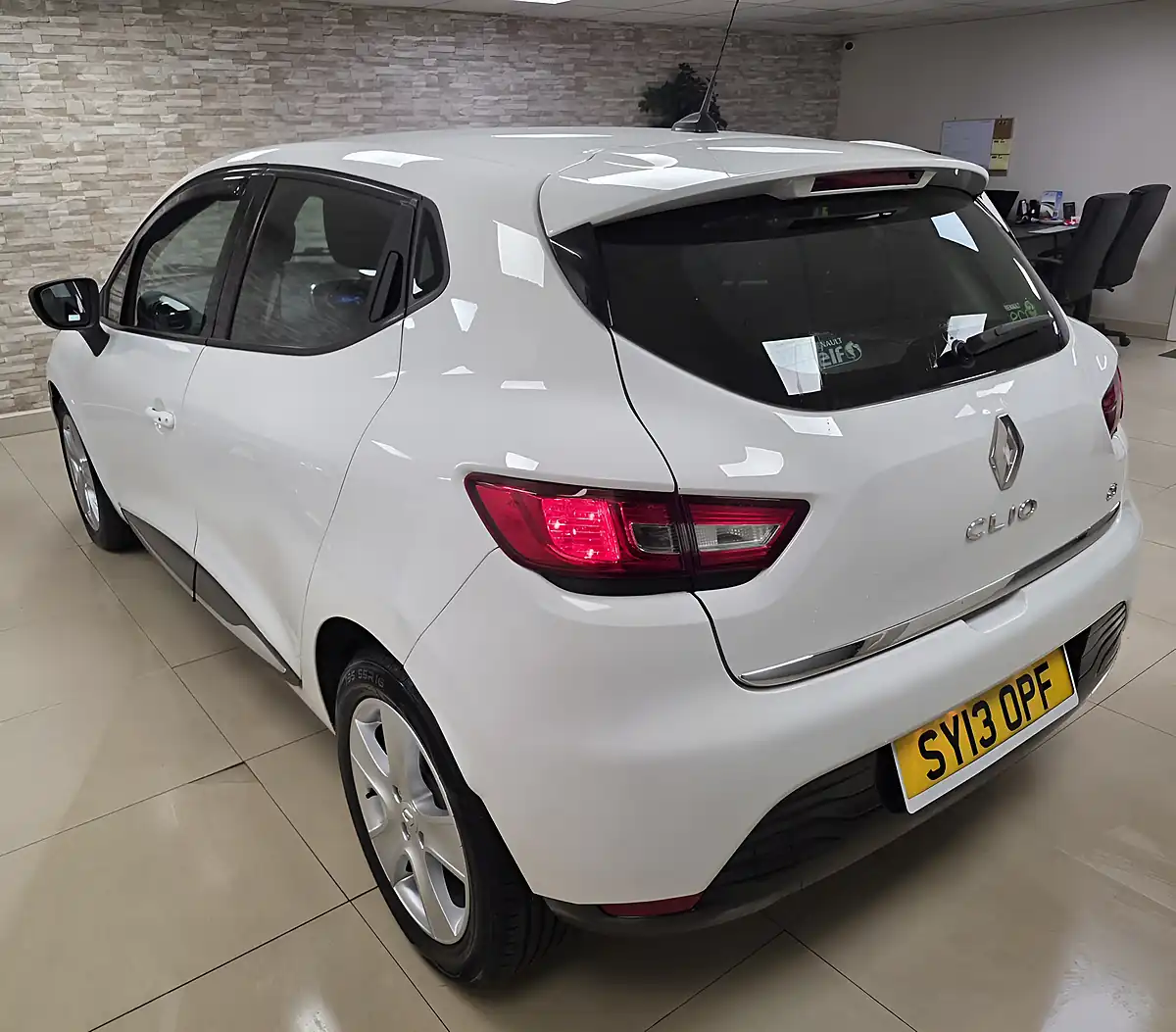 Used 2013 Renault Clio Dynamique Medianav White - Interior and Exterior details 3