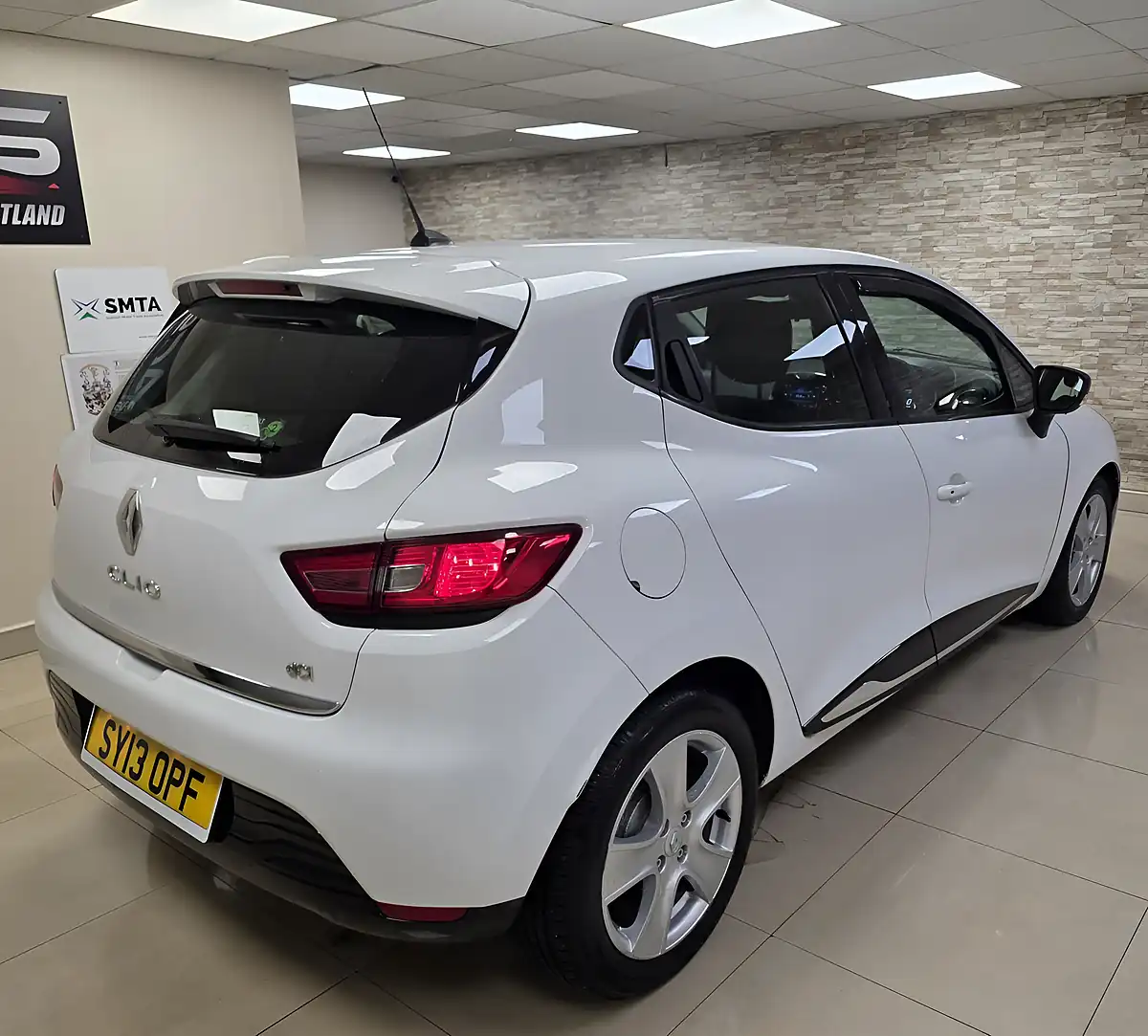 Used 2013 Renault Clio Dynamique Medianav White - Interior and Exterior details 4