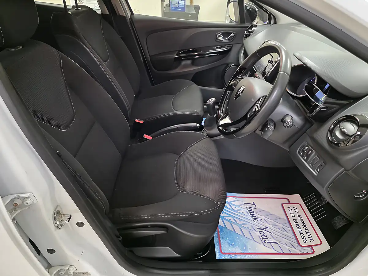 Used 2013 Renault Clio Dynamique Medianav White - Interior and Exterior details 5