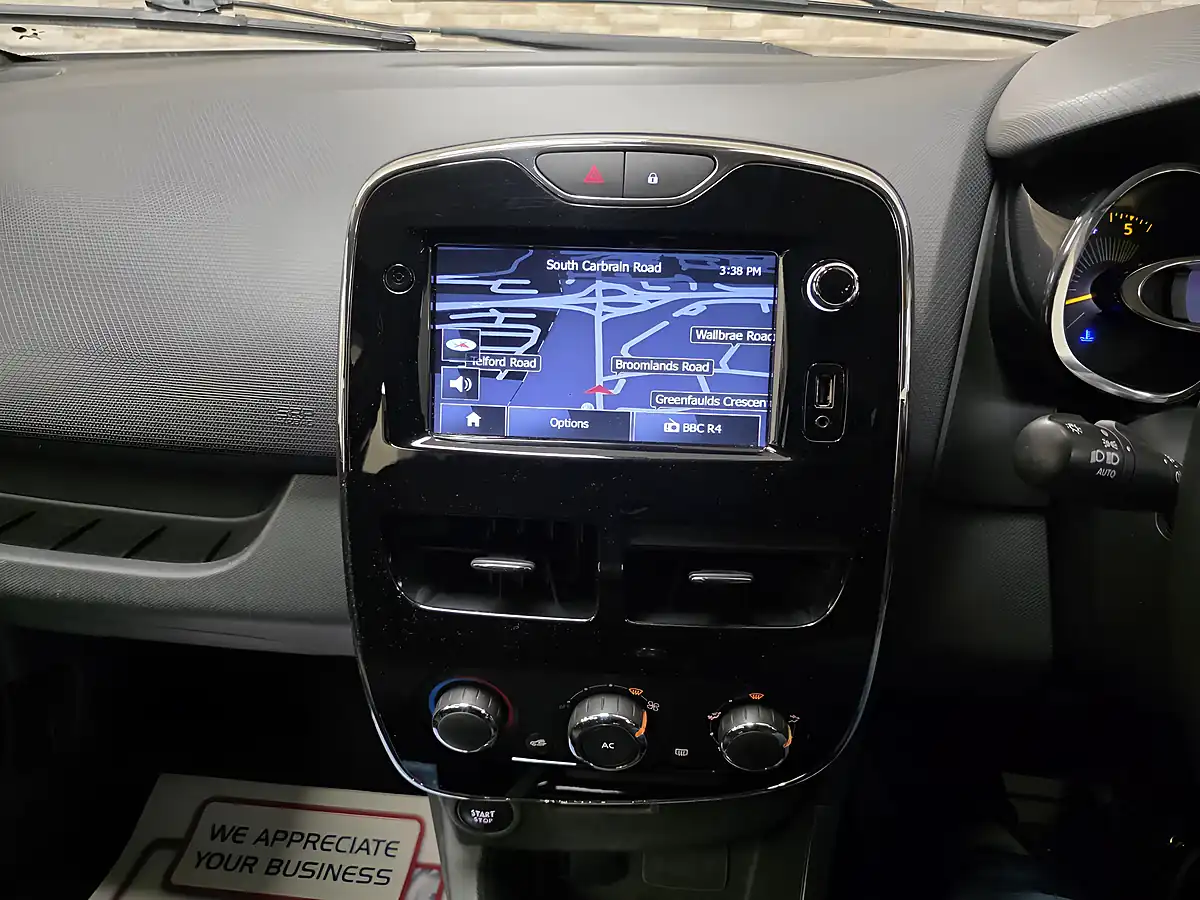 Used 2013 Renault Clio Dynamique Medianav White - Interior and Exterior details 7