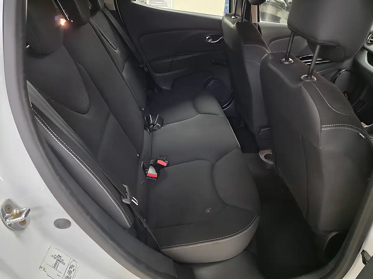 Used 2013 Renault Clio Dynamique Medianav White - Interior and Exterior details 9