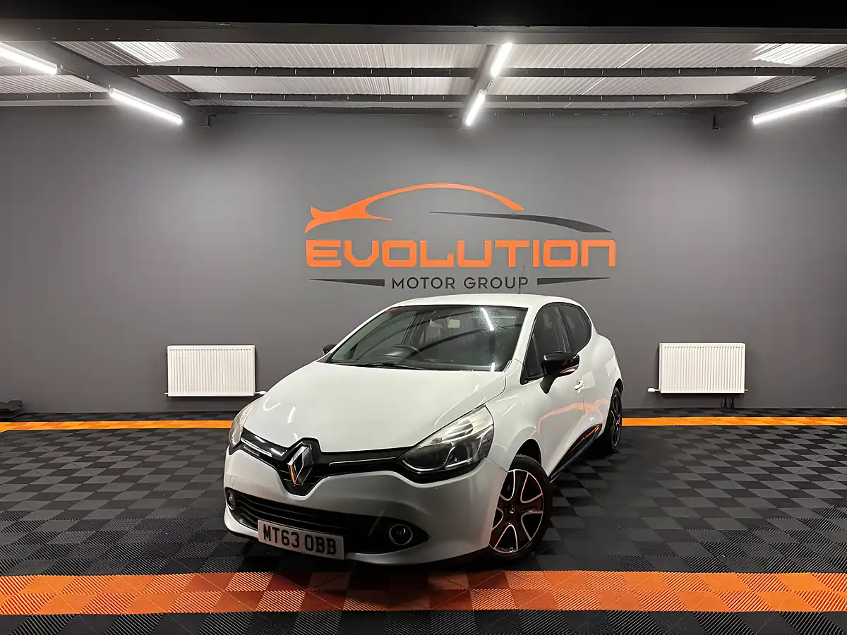 Used 2013 Renault Clio Dynamique Medianav White - Front View