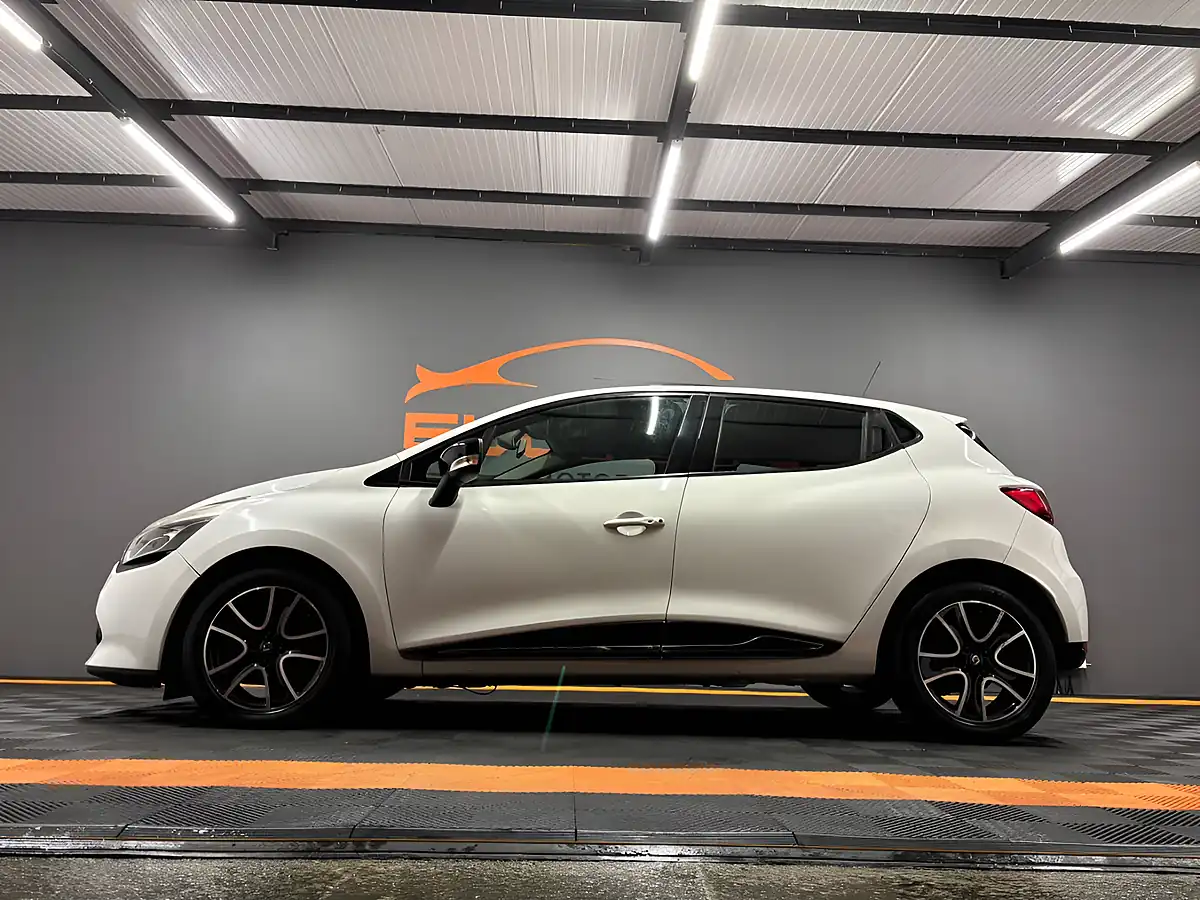 Used 2013 Renault Clio Dynamique Medianav White - Interior and Exterior details 10
