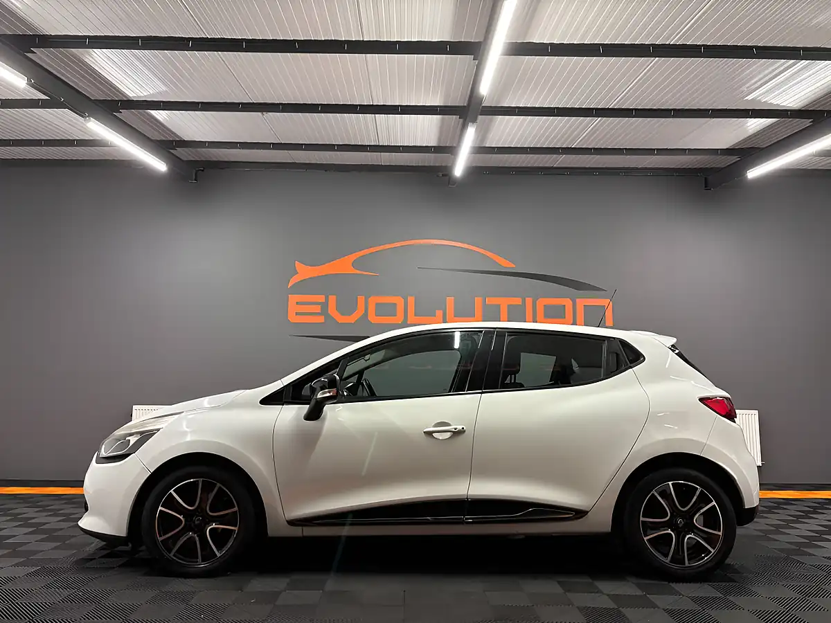 Used 2013 Renault Clio Dynamique Medianav White - Interior and Exterior details 2