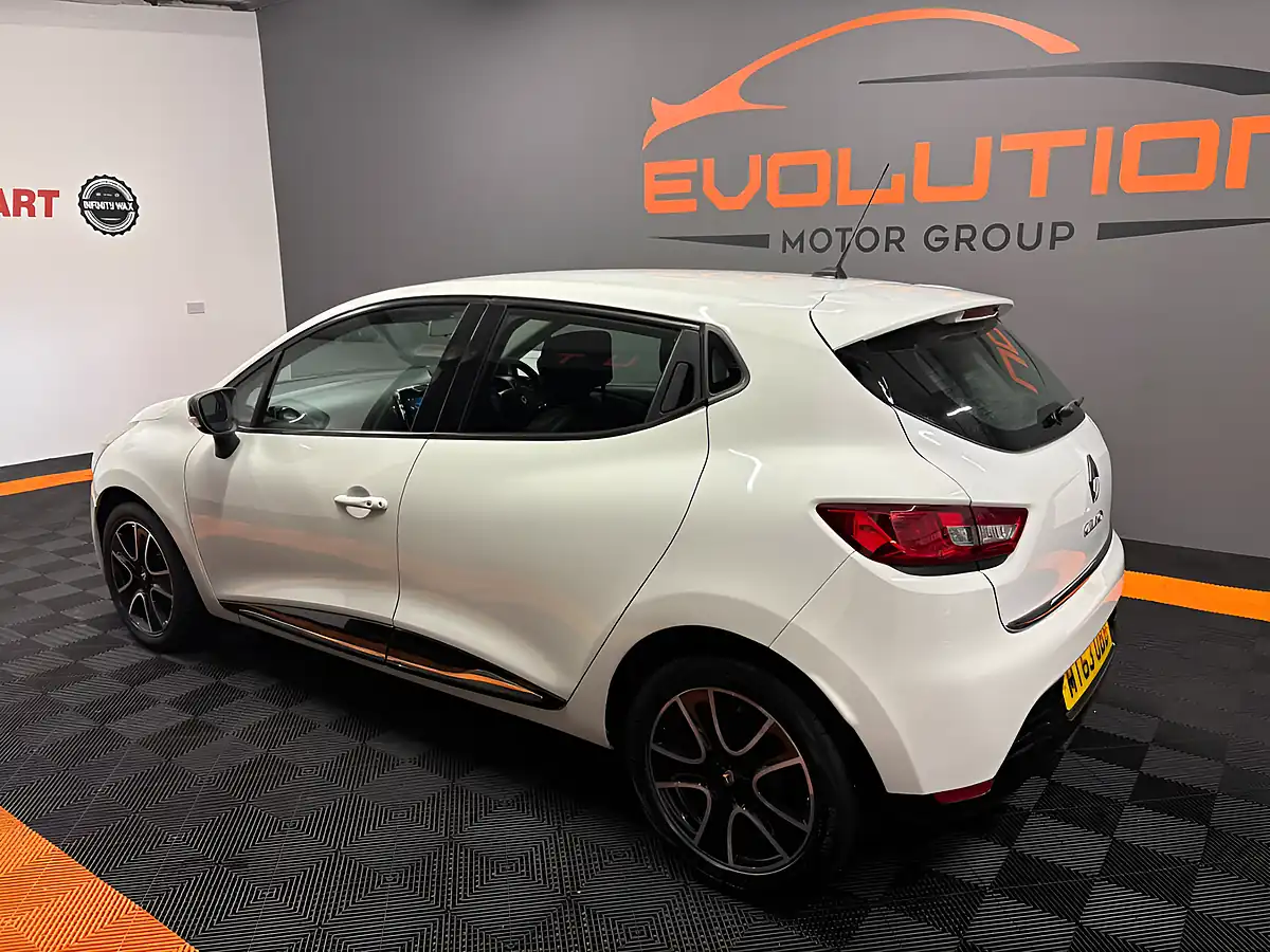 Used 2013 Renault Clio Dynamique Medianav White - Interior and Exterior details 3