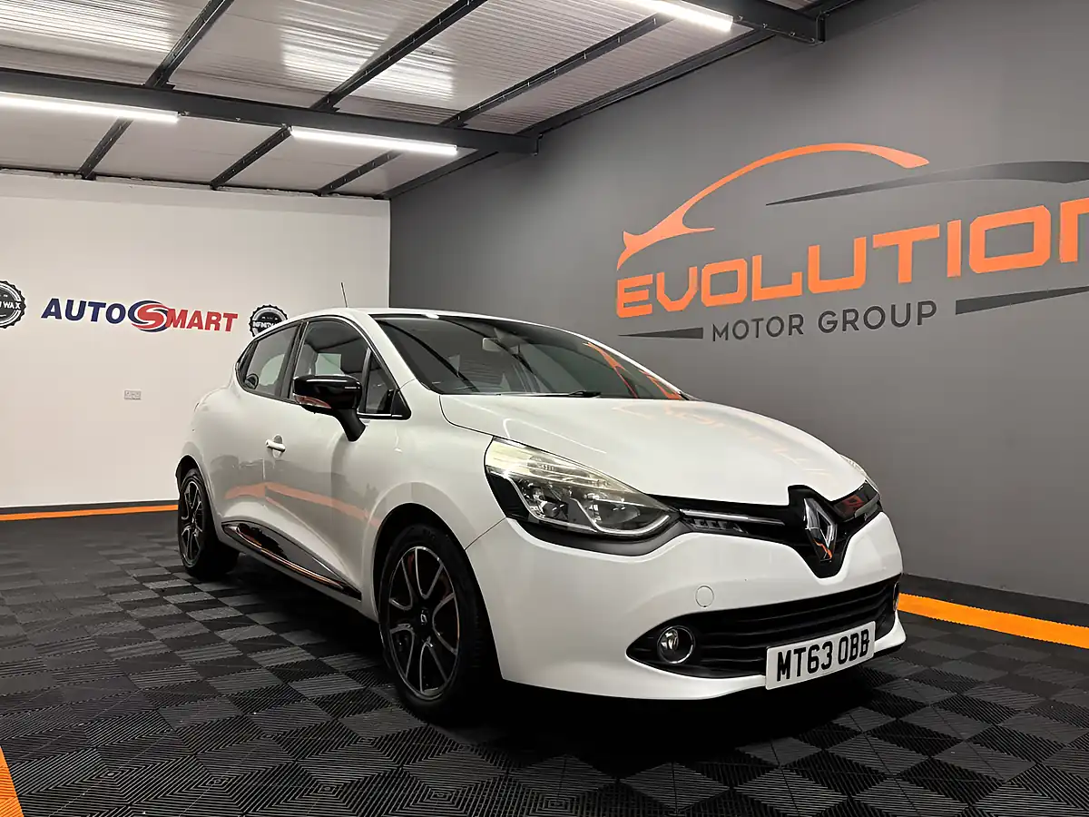 Used 2013 Renault Clio Dynamique Medianav White - Interior and Exterior details 4
