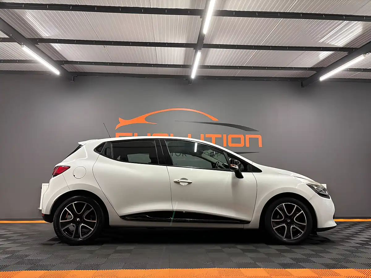 Used 2013 Renault Clio Dynamique Medianav White - Interior and Exterior details 5